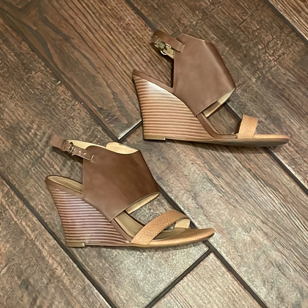 Women’s wedge sandals